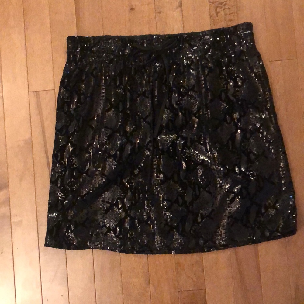 Sequinned mini-skirt